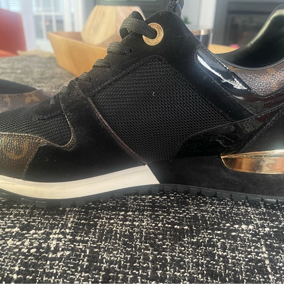 Gently worn Louis Vuitton sneakers. (See slight coloring on soles) - Picture 9 of 9